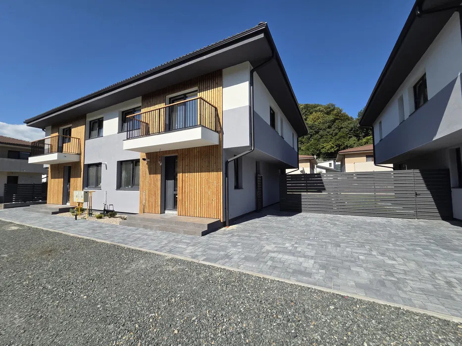 Duplex semifinisat la liziera padurii, 4 camere, 120mp, 240mp teren