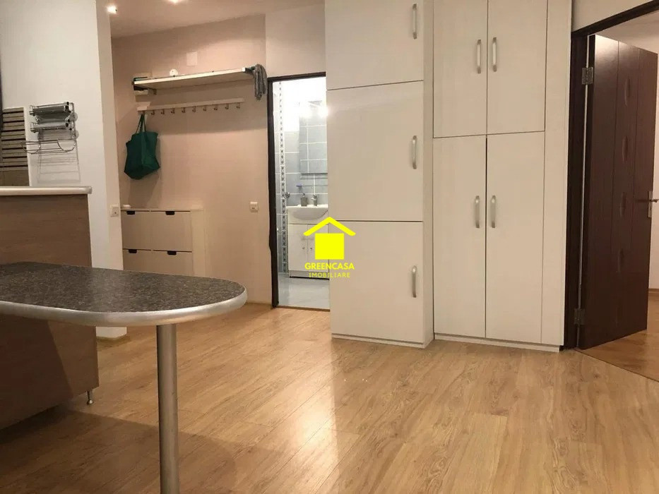 Apartament 3 camere , 50 MP, zona Florilor