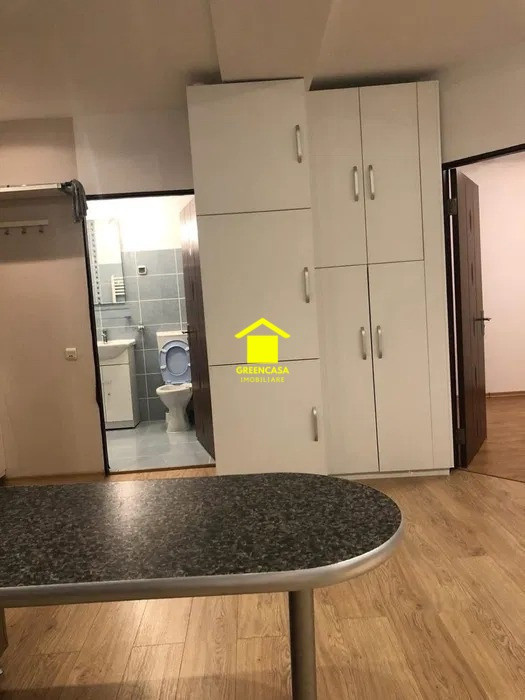 Apartament 3 camere , 50 MP, zona Florilor