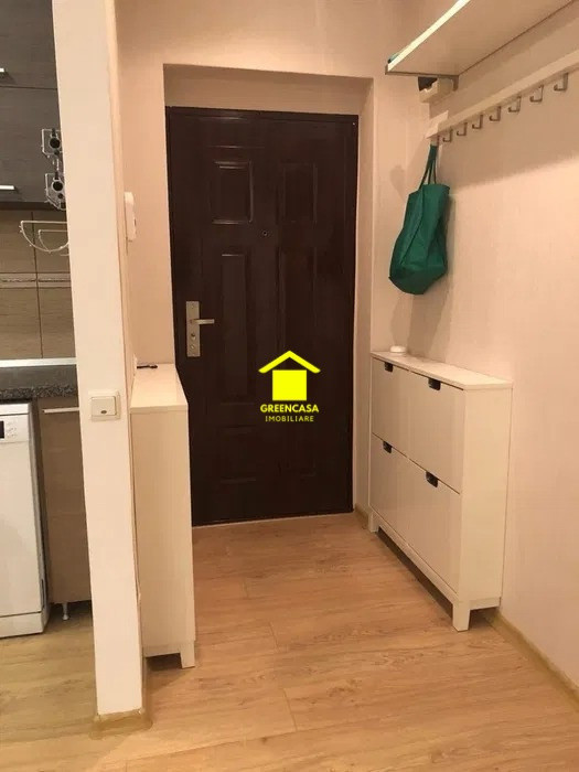 Apartament 3 camere , 50 MP, zona Florilor
