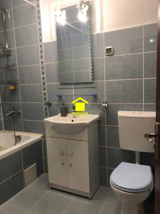 Apartament 3 camere , 50 MP, zona Florilor