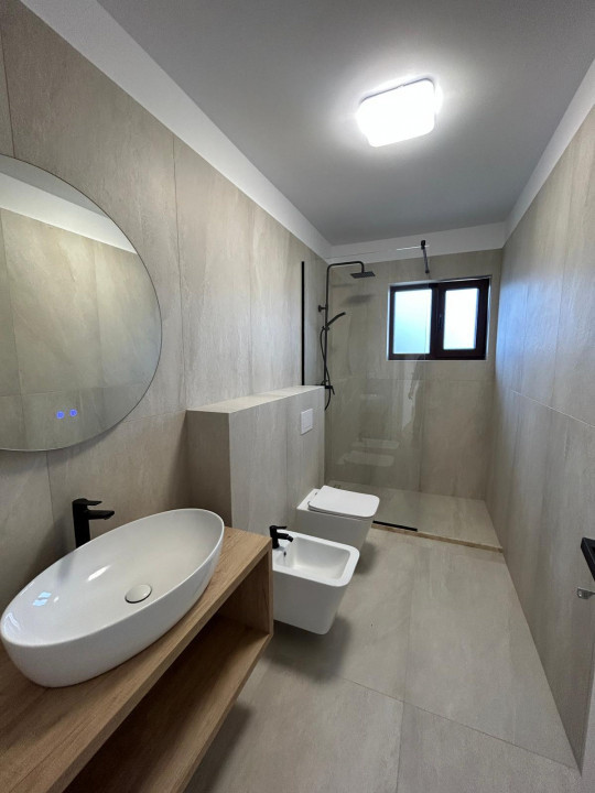 Casa tip duplex, 120 mp, zona  Terra, + gradina de 70 mp.