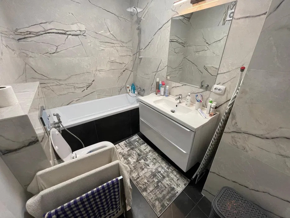 Apartament de 3 camere , 74 mp utili ,zona Buna ziua/ Calea Turzii