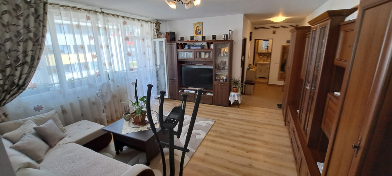 Apartament de vanzare, 55mp, terasa de 8mp, parcare, zona Regal