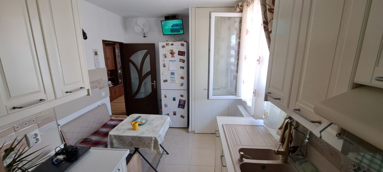 Apartament de vanzare, 55mp, terasa de 8mp, parcare, zona Regal