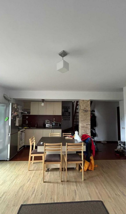 Apartament 3 camere,90 mp,2 balcoane,curte comună,zona Câmpului