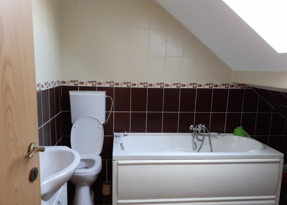 Apartament 3 camere,90 mp,2 balcoane,curte comună,zona Câmpului