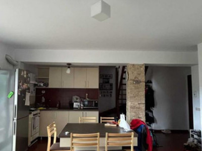 Apartament 3 camere,90 mp,2 balcoane,curte comună,zona Câmpului
