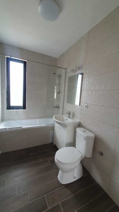Casa individuală de închiriat în Dezmir, stradă privată