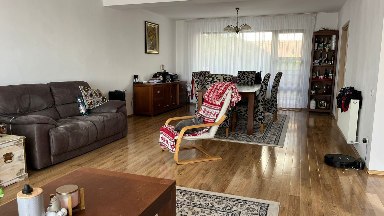 Casă Insiruita spațioasă într-o zonă cu priveliște deosebită