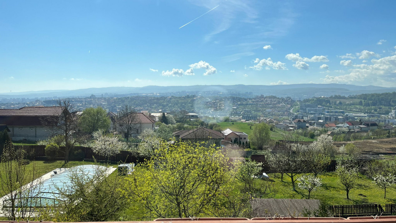 Casă Insiruita spațioasă într-o zonă cu priveliște deosebită