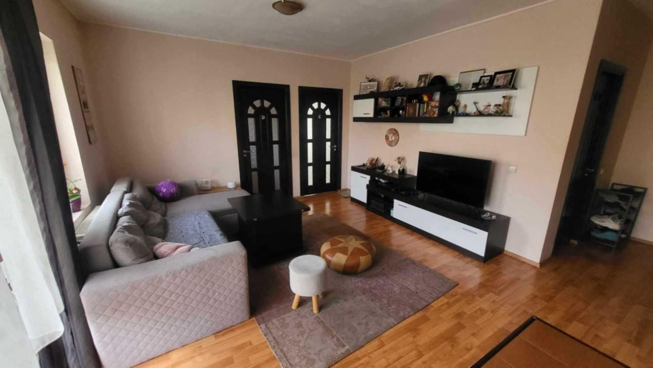 Apartament 3 camere , 54 mp , Florilor
