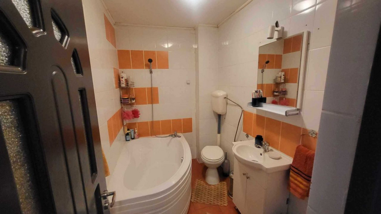 Apartament 3 camere , 54 mp , Florilor
