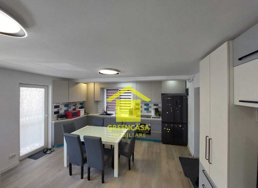 Apartament 3 camere, 2 balcoane, 2 parcari, zona Cetatii, Floresti