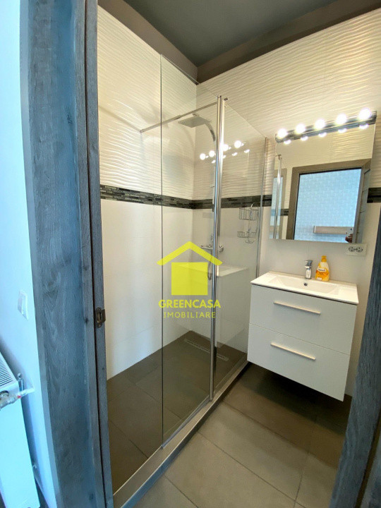Apartament 3 camere, terasa, parcare subterana, zona semicentrala