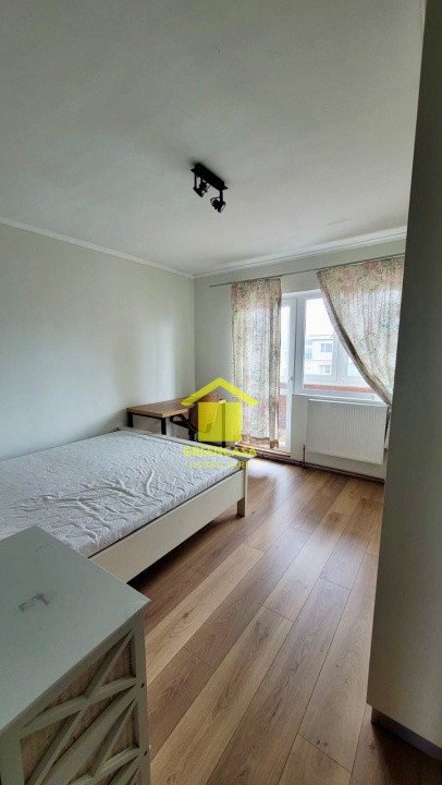 Apartament 3 camere decomandate, boxa la subsol, cartier Intre Lacuri
