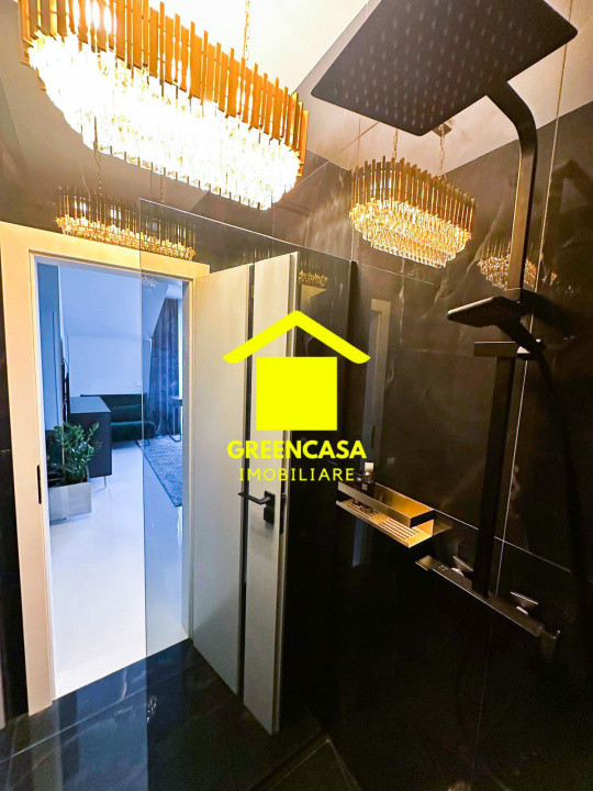 Apartament superfinisat, 3 camere, 5 balcoane, 2 bai, parcare, zona Vivo