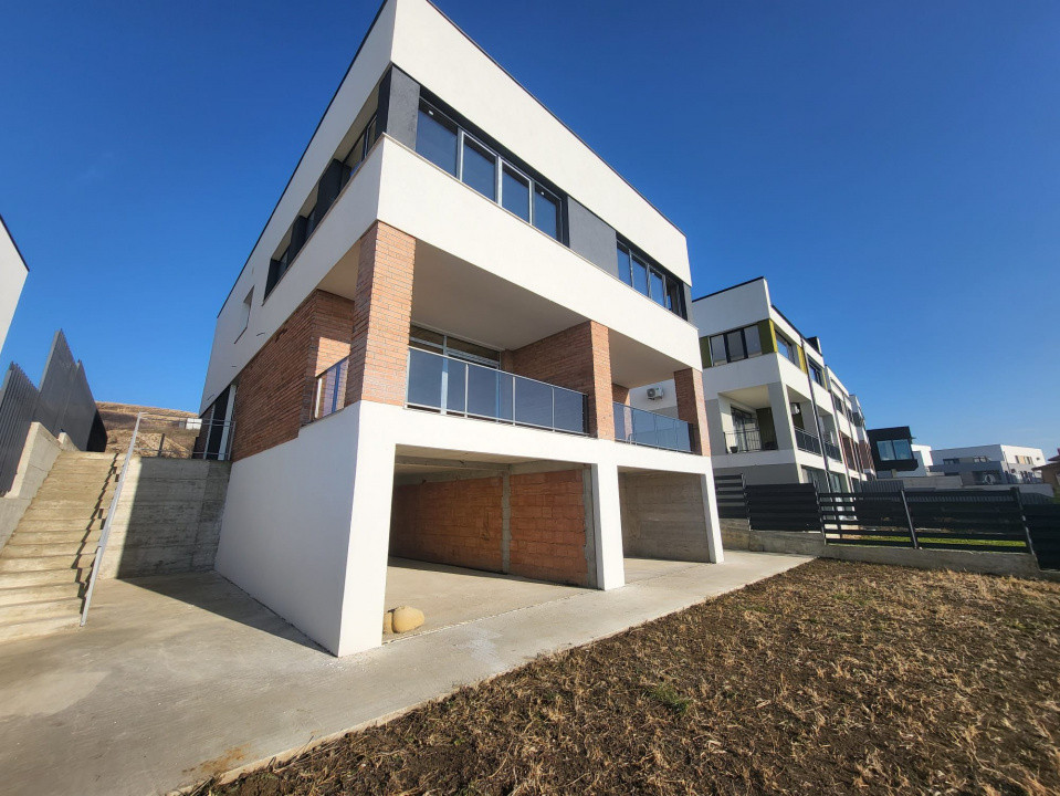 Duplex semifinisat, 160mp cu teren de 200mp, zona Voronet