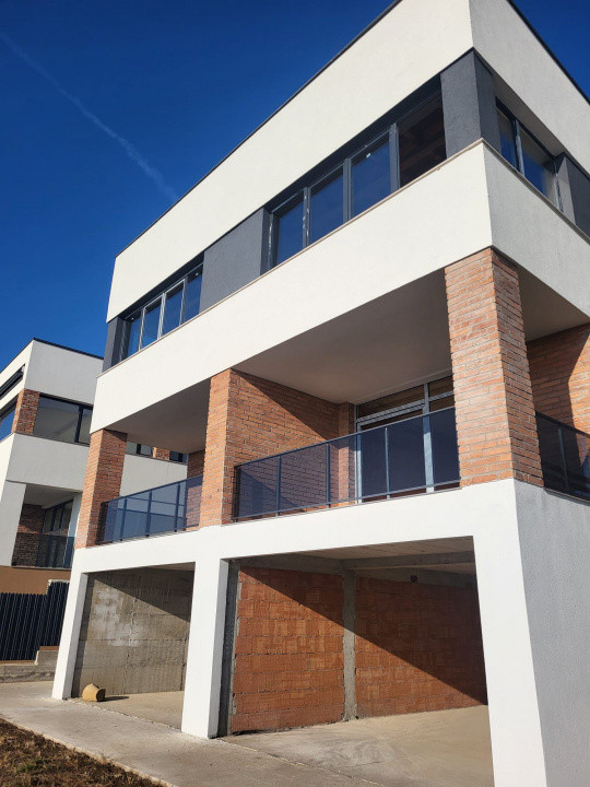 Duplex semifinisat, 160mp cu teren de 200mp, zona Voronet