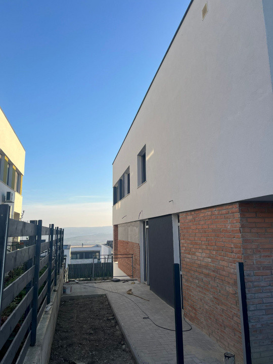 Duplex semifinisat, 160mp cu teren de 200mp, zona Voronet
