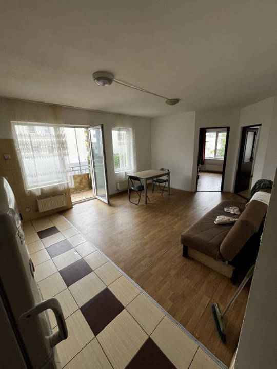 Apartament 3 camere Sesul de Sus , 55 mp , parcare.