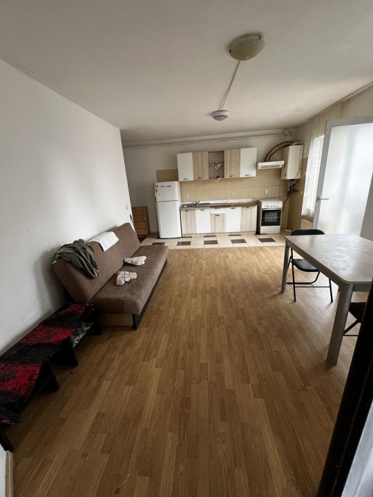 Apartament 3 camere Sesul de Sus , 55 mp , parcare.
