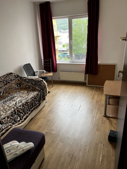 Apartament 3 camere Sesul de Sus , 55 mp , parcare.