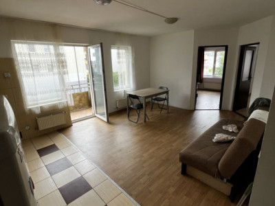 Apartament 3 camere Sesul de Sus , 55 mp , parcare.