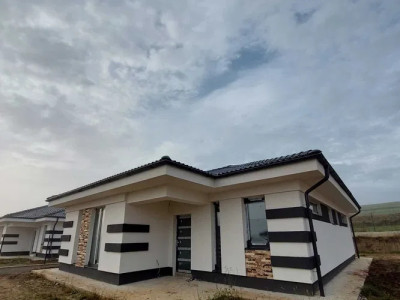 Casă pe un nivel, complet utilată și mobilată — Corușu