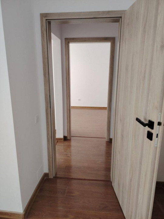 Apartament 3 camere, 55mp, balcon, parcare, Terra.