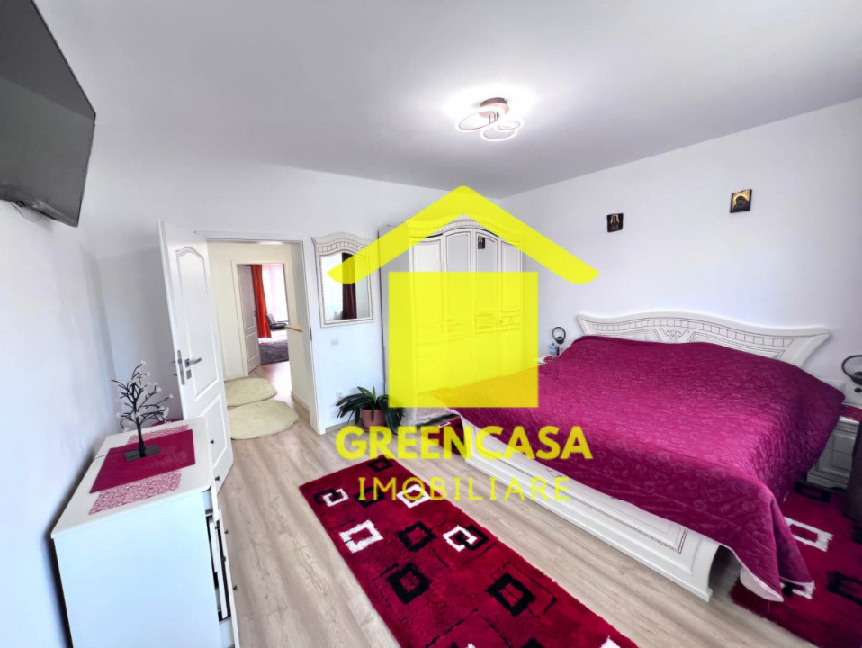 Casa deosebita la intrare in Chinteni  , panouri fotovoltaice 