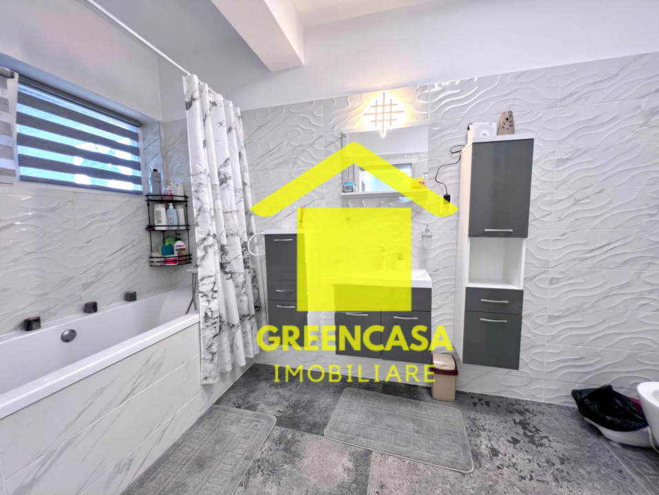Casa deosebita la intrare in Chinteni  , panouri fotovoltaice 