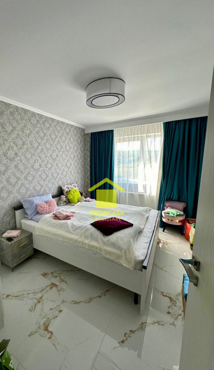 Apartament 3 camere in bloc nou, balcon, parcare, zona Vivo