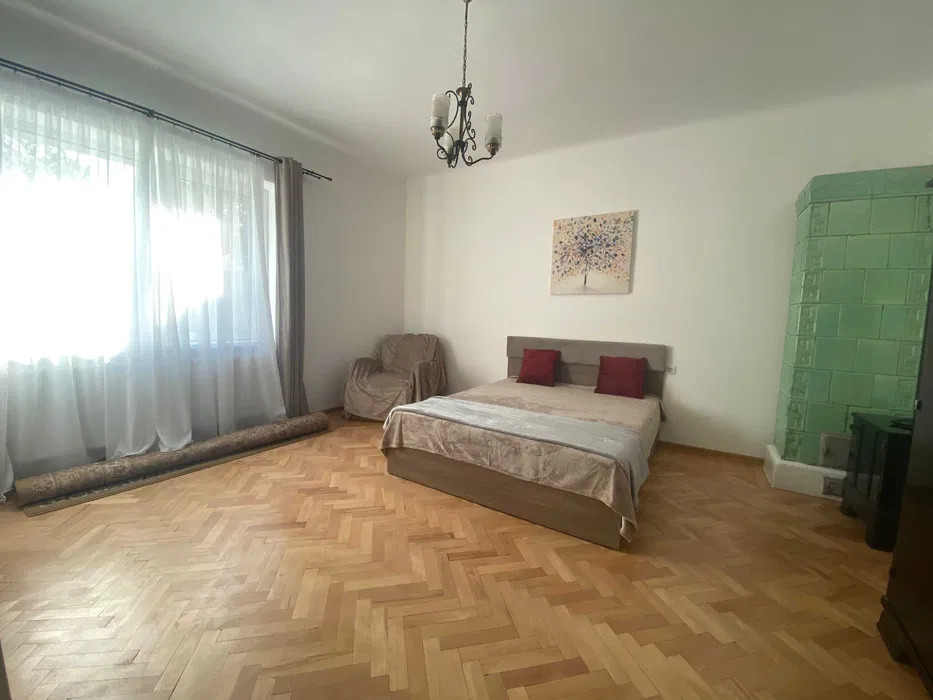 Inchiriez Apartament cu gradina, 2 camere, recent renovat, Pta 1 Mai