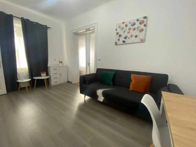 Inchiriez Apartament cu gradina, 2 camere, recent renovat, Pta 1 Mai