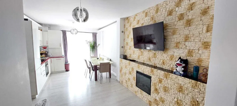 Apartament cu 3 camere (2 dormitoare), calea Baciului zona Petrom 66mp