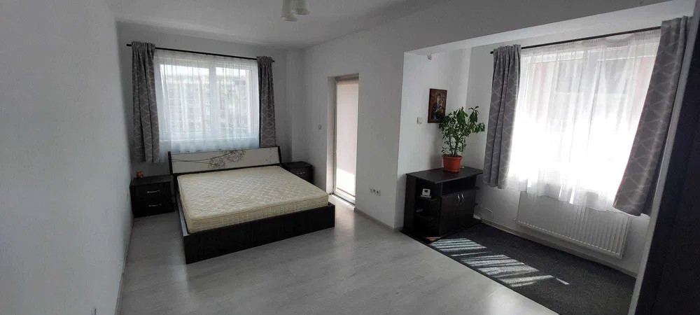 Apartament cu 3 camere (2 dormitoare), calea Baciului zona Petrom 66mp
