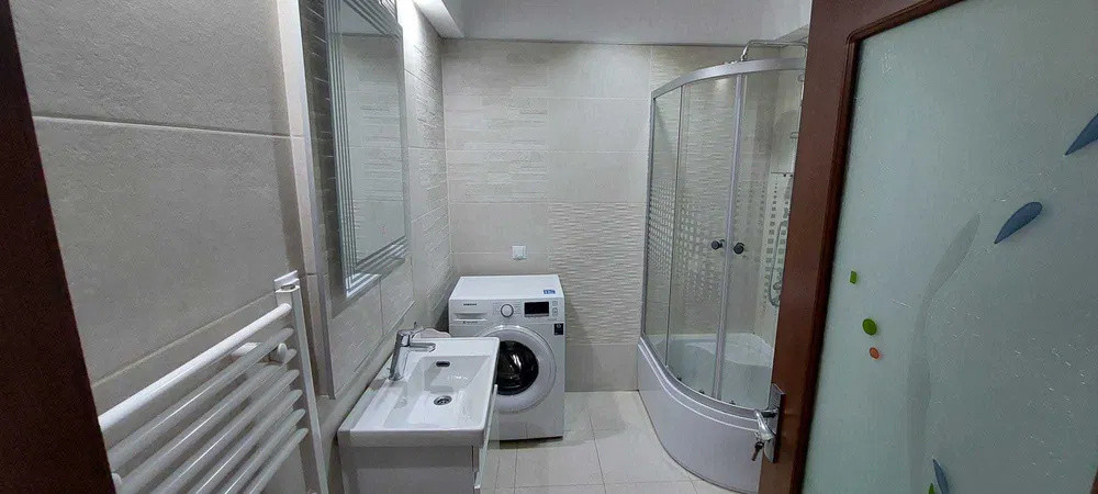 Apartament cu 3 camere (2 dormitoare), calea Baciului zona Petrom 66mp
