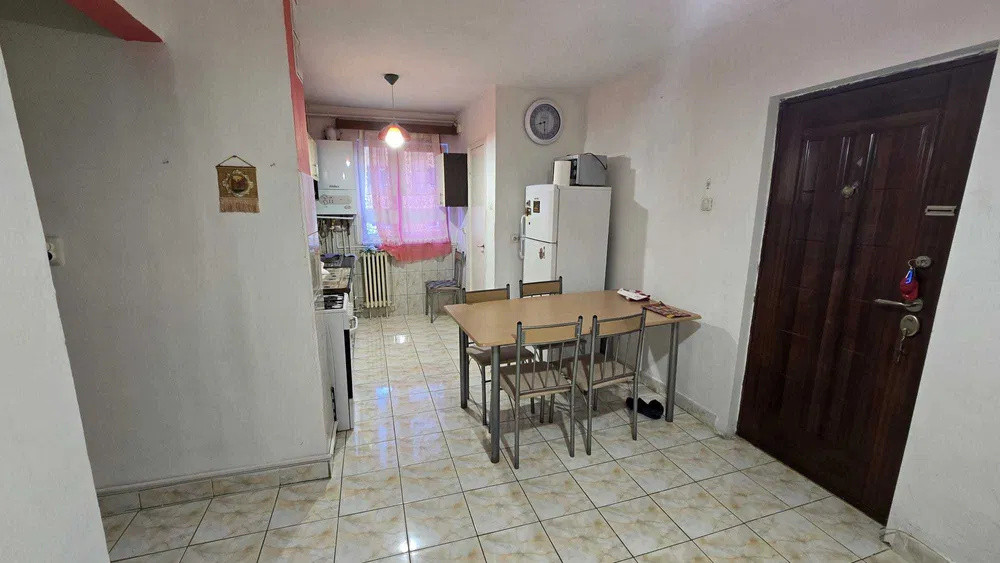 Apartament 3 camere decomandate, 64 mp + balcon, Etaj 1/4, Manastur