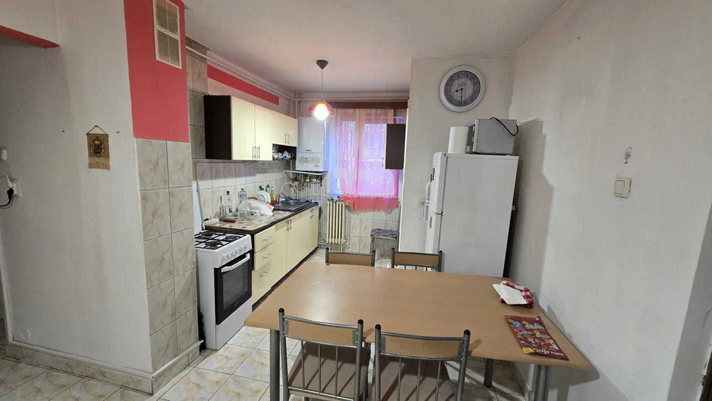 Apartament 3 camere decomandate, 64 mp + balcon, Etaj 1/4, Manastur