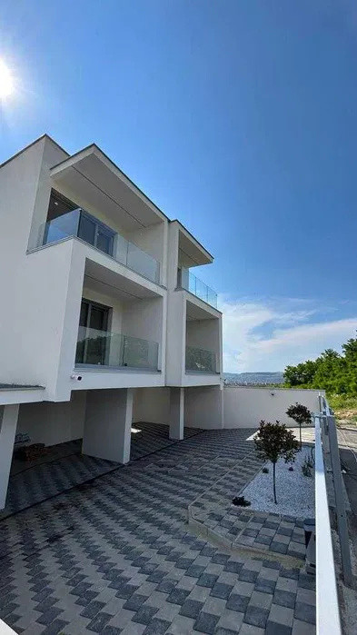 Duplex cu CF,143mp utili,308mp teren, in Borhanci langa viitorul HUB educational