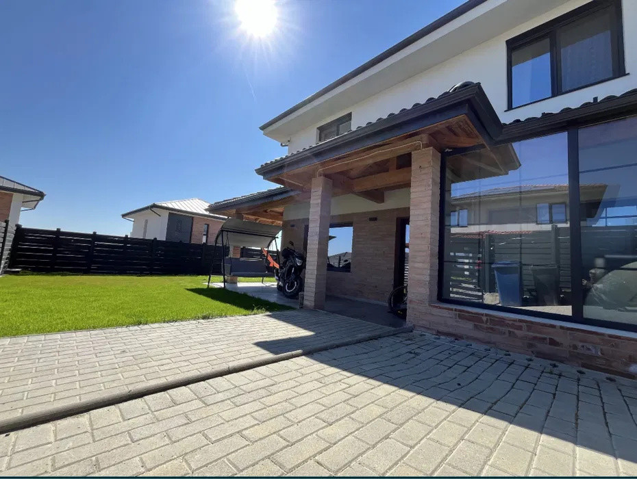 Casă individuală spațioasă, 6 camere, 468 mp teren, Dezmir