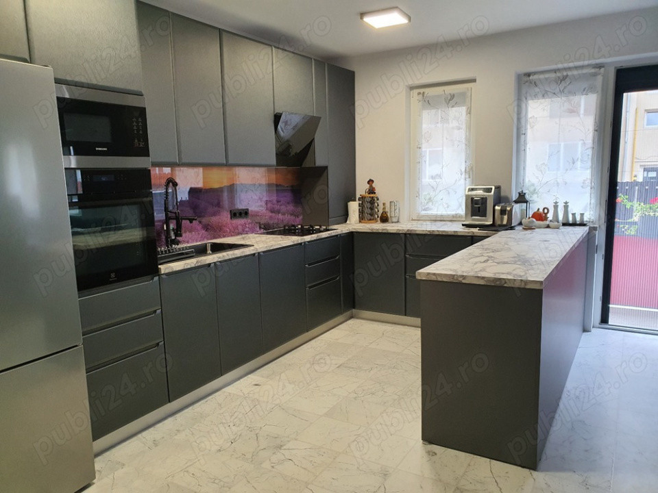Apartament 3 camere  , 66 MP, gradina , 2 parcari.