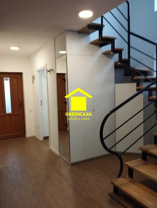 Casă tip quadruplex renovată, curte și terasă, zona Parc Poligon, Florești