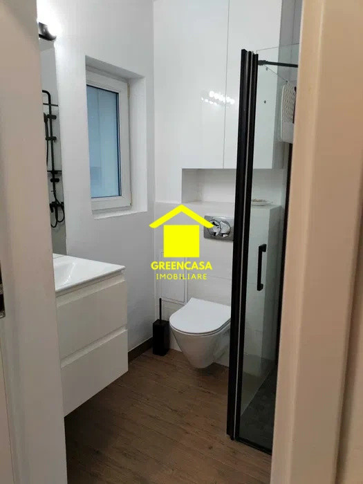 Casă tip quadruplex renovată, curte și terasă, zona Parc Poligon, Florești