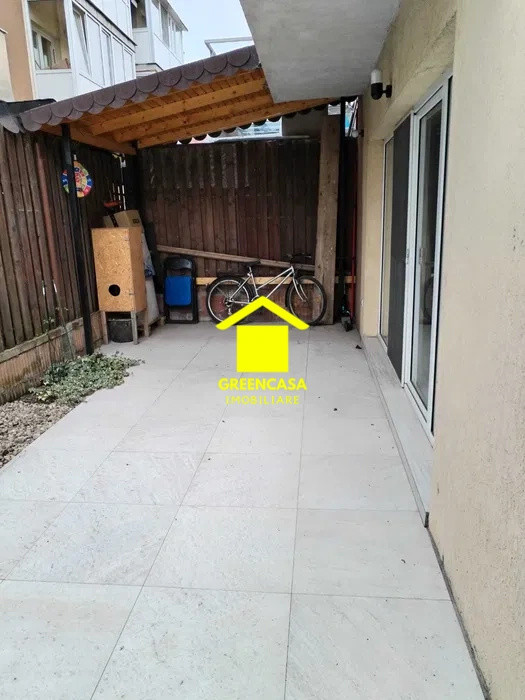 Casă tip quadruplex renovată, curte și terasă, zona Parc Poligon, Florești