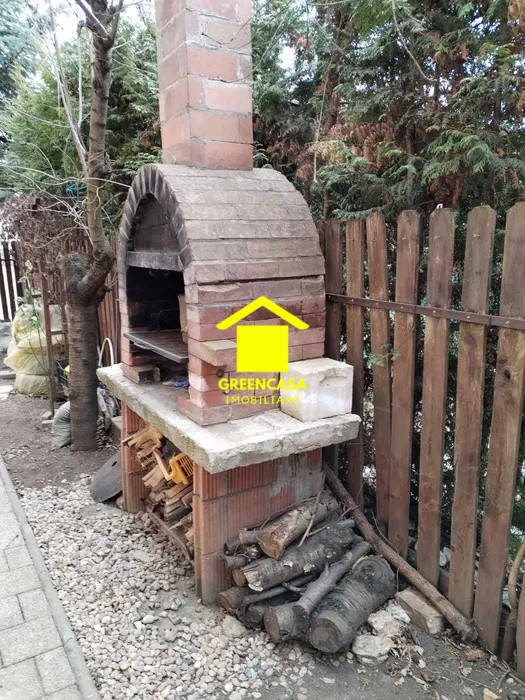 Casă tip quadruplex renovată, curte și terasă, zona Parc Poligon, Florești