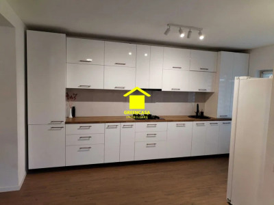 Casă tip quadruplex renovată, curte și terasă, zona Parc Poligon, Florești