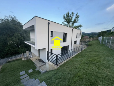 Duplex, 160mp utili, 350mp teren, semifinisat, Tăuți – Florești 