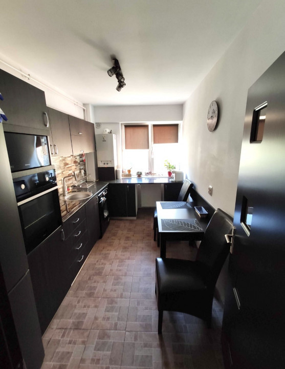 Apartament 2 camere decomandate, 56 mp, zona Vivo .